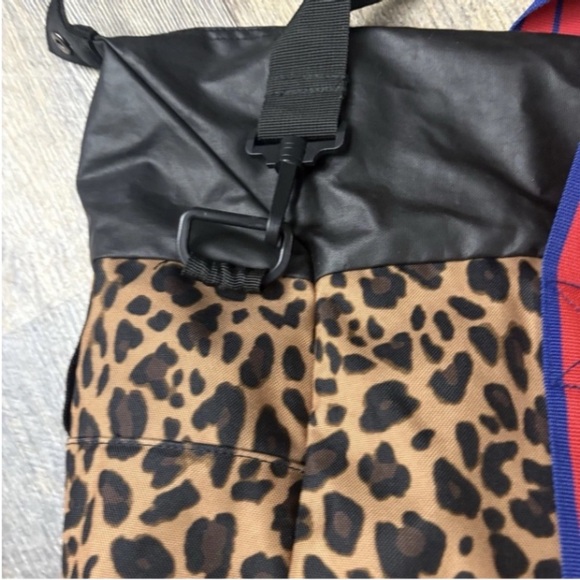 Victoria Secret PINK Travel Duffle Gym Bag Large Animal Print Logo - Picture 6 of 10